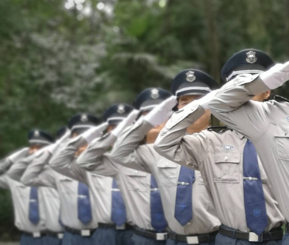 物業(yè)保安是物業(yè)管理中維護(hù)小區(qū)、商業(yè)綜合體、寫(xiě)字樓等場(chǎng)所公共安全和秩序的重要力量